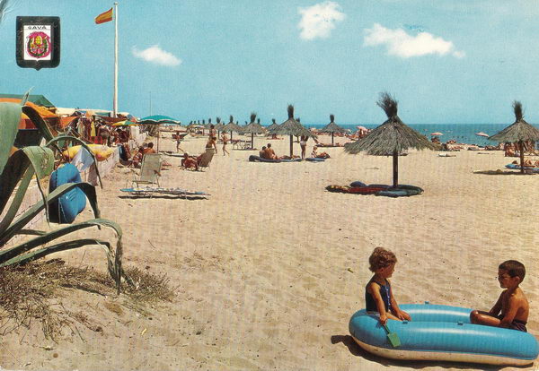 Imagen de la playa del camping "3 Estrellas" de Gavà Mar (años 60)